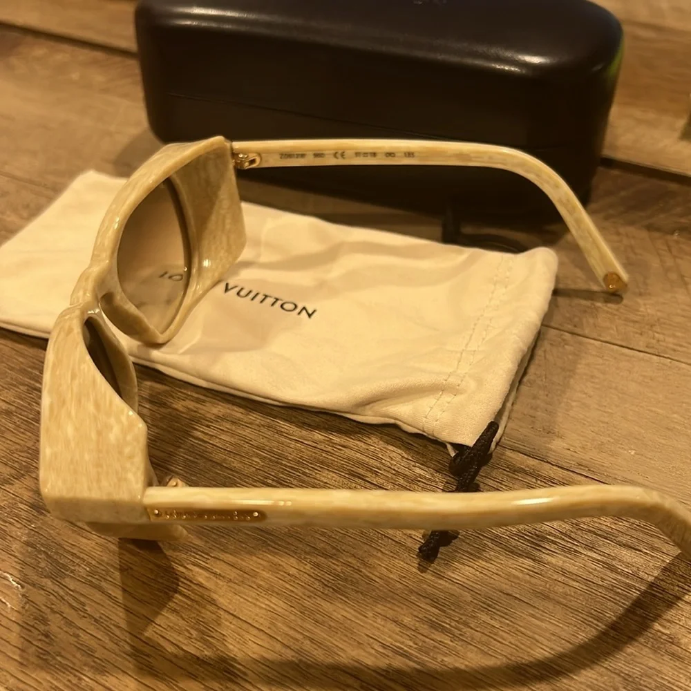 Louis Vuitton Ivory Juliette Sunglasses Z0612W - Picture 4 of 9